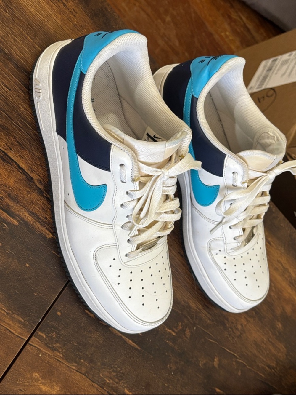Nike White Athletic Shoe with Black Swoosh